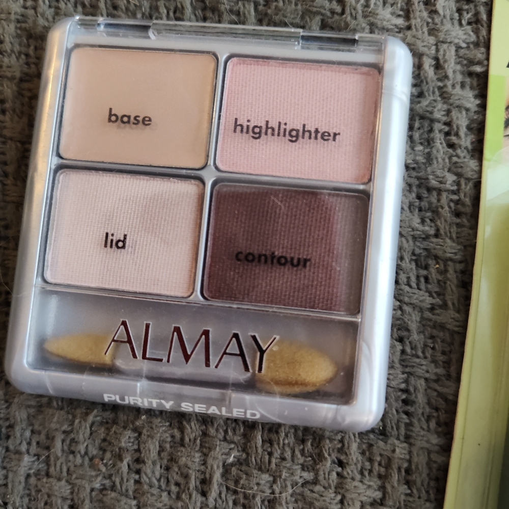 Make-up lip and eye bundle - Picture 6 of 12